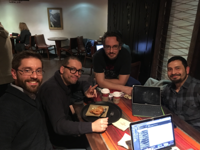 El doctor Daniel Erlij junto al equipo creador de "Inmuno": Kote Carvajal, Cristián Docolomansky y Juan "Nitrox" Márquez.