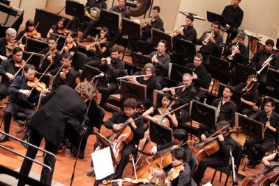 La Orquesta Sinfónica de Chile interpreta en una función especial la Sinfonía n°7 de Beethoven.