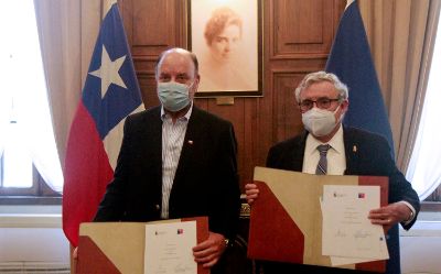 Esta mañana fue firmado en Casa Central el convenio entre la U. de Chile y la Dirección General de Obras Públicas del MOP.