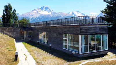 La U. de Aysén recibió a equipo científico del Programa Riesgo Sísmico de la U.de Chile y la Dirección Meteorológica, para iniciar la instalación de un observatorio geofísico en Cerro Castillo.