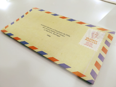 El Archivo Central Andrés Bello regalaba a sus visitantes un versión de las cartas expuestas que ahora pone al acceso en su formato digital.