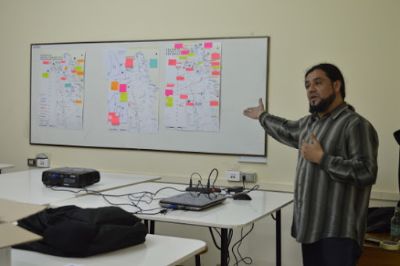Froilán Cubillos, académico e integrante del colectivo Geografía crítica de la UMCE participa también como expositor en el taller.