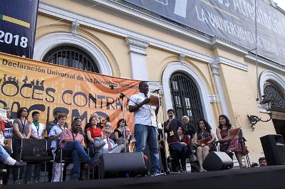 "30 voces contra el racismo" fue el nombre del encuentro pro migrante que en 2018 lideró la Universidad de Chile en el frontis de Casa Central.