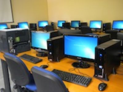 La nueva sala de computación del Departamento de Estudios Pedagógicos.