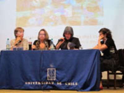 Panel "Feminismos, Derechos y Deseo" con Kemy Oyarzún, Nelly Richard y Carolina Franch.