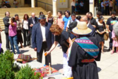 Al finalizar la ceremonia se desarrolló un Challado Aymara, a cargo de la agrupación Machaq Mara.