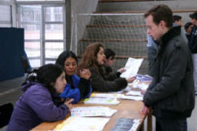 Un equipo de Asistentes Sociales de esta Casa de Estudios resolvió diversos temas sobre becas, créditos e ingreso de equidad.