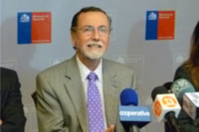 El Rector Víctor Pérez Vera expresó que la nueva distinguida representa una gran contribución al conocimiento y a las políticas públicas.