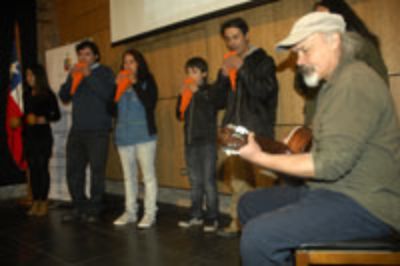 Durante la ceremonia se realizó una presentación musical del proyecto Necesitamos Vernos.