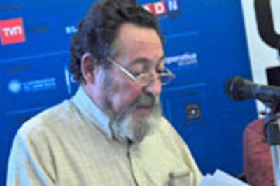 José Navarro, académico de la U. de Chile relató sobre la quema de libros en la Facultad de Medicina.