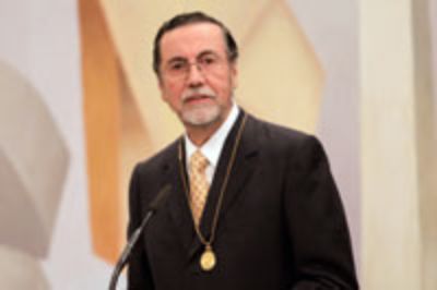 Rector U. de Chile, Víctor Pérez Vera.