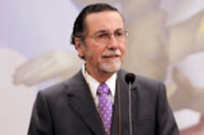 Prof. Víctor Pérez Vera, Rector de la Universidad de Chile. 