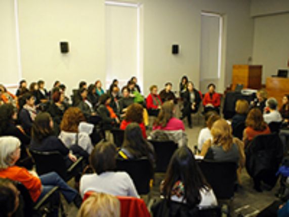 Centenar de académicas se reunió para enfrentar demandas de género