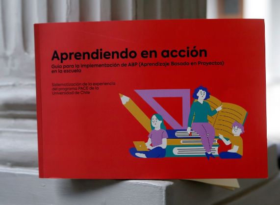 Portada del libro “Aprendiendo en acción: Guía para la implementación de Aprendizaje Basado en Proyectos (ABP) en la escuela”.