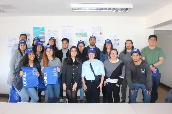 Antes de viajar al Paraguay, la delegación de jóvenes investigadores se reunió con representantes de la Dirección de Relaciones Internacionales y de la Vicerrectoría de Investigación y Desarrollo U. de Chile