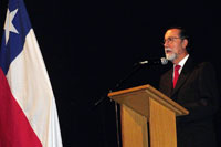 El Rector de la U. de Chile, Víctor Pérez Vera.
