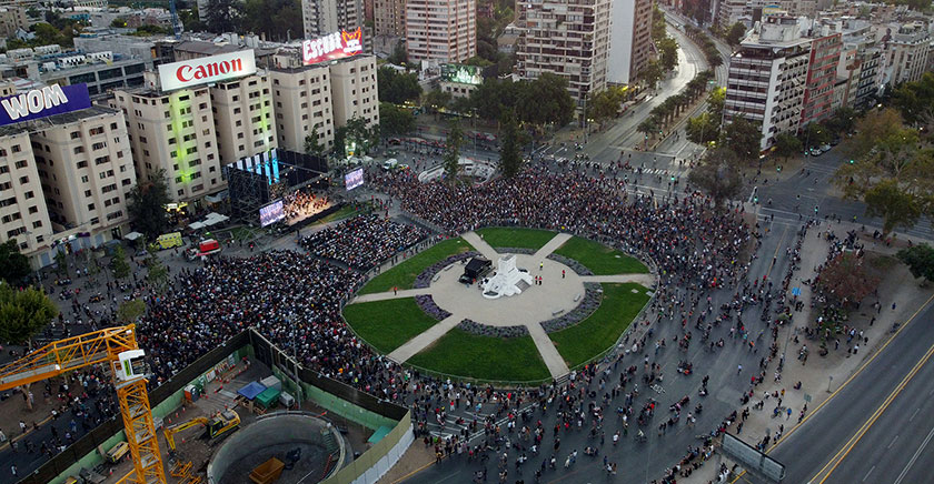 Universidad de Chile ofreció multitudinario concierto a la ciudadanía en Plaza Italia por su aniversario 180